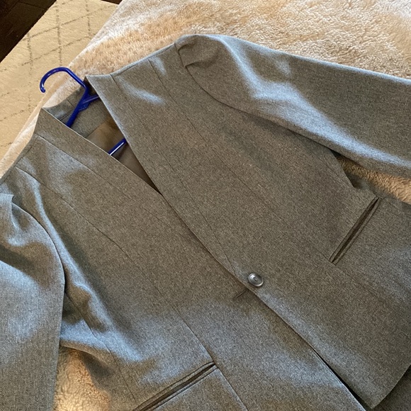 ❤️Skirt Suit! Jacket & Skirt Gray! Size 7 - Picture 5 of 13